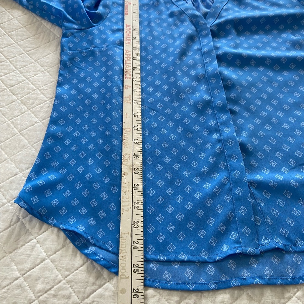 Liz Claiborne Azure and White Patterned Blouse Size LP - Picture 12 of 12